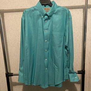 Round Tree & Yorke Gold Label button down dress shirt
